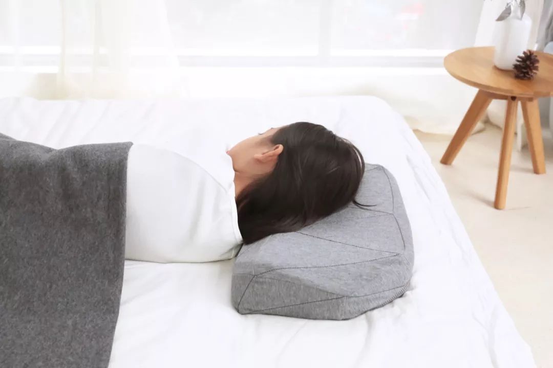 配备的80厘米音频延长线,轻松 远离手机,无需担心电子辐射,休息更安心