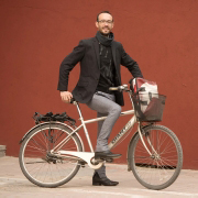 NEEMIC创始人,服装设计师。 Hans